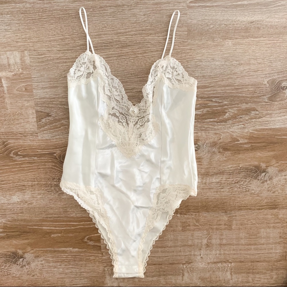 Lingerie Cacique Vintage Lace Lingerie Bodysuit NWT
